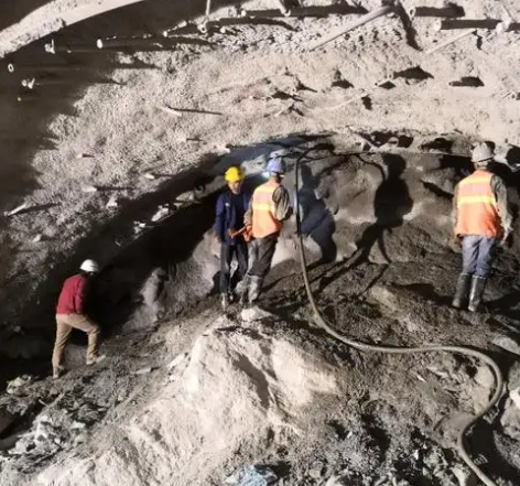 竹溪拱顶带模注浆料的施工流程及注意事项